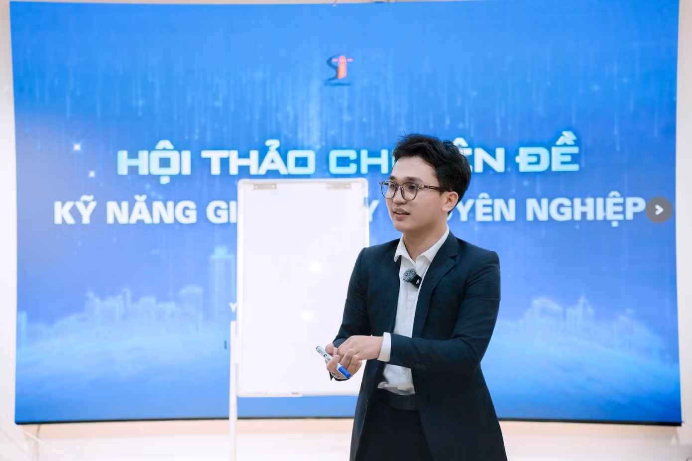 Bên cạnh công việc báo chí và dẫn chương trình, Đăng Tình còn tham gia đào tạo kỹ năng giao tiếp, thuyết trình và dẫn chương trình.