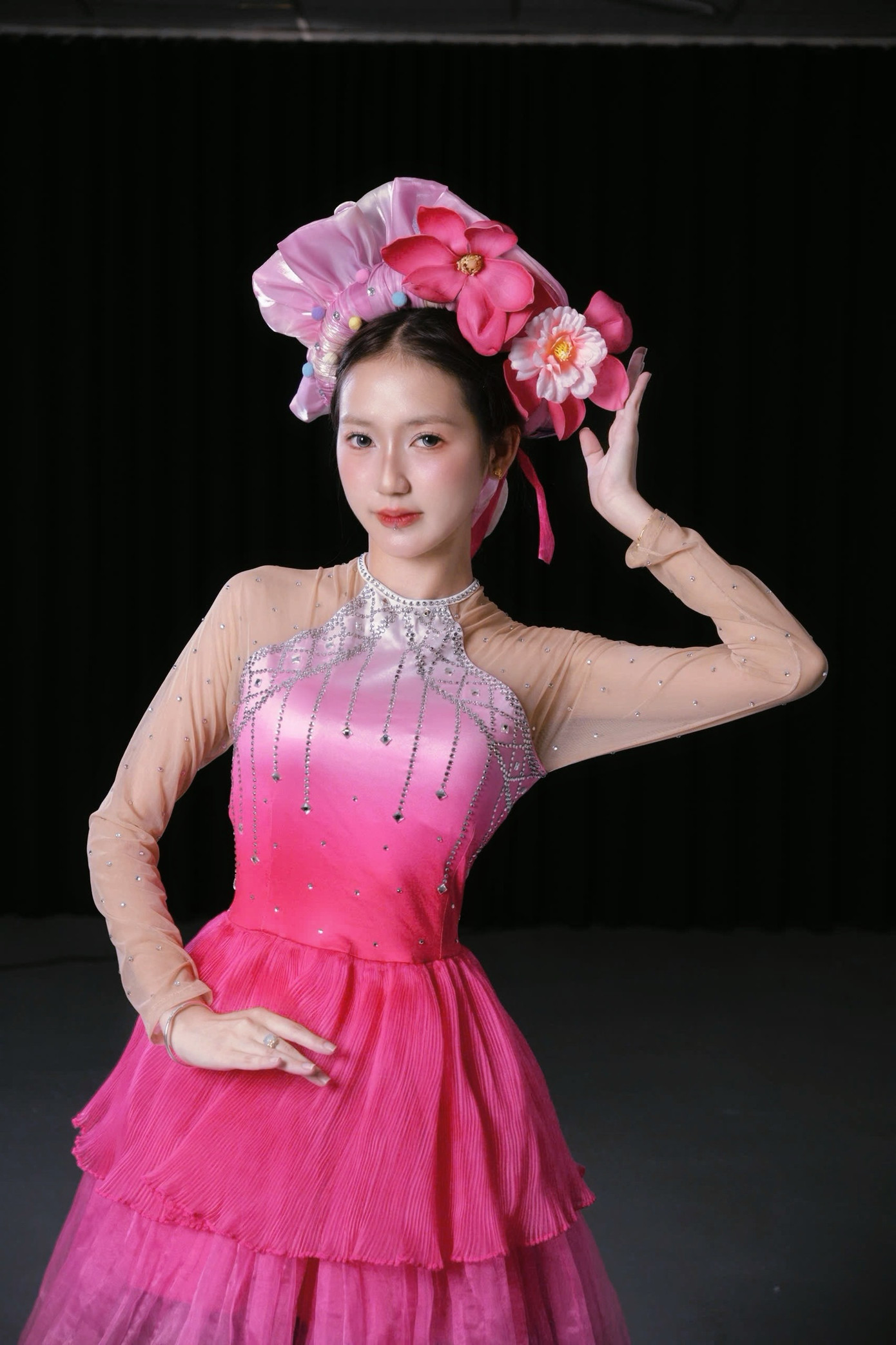Hoàng Trịnh Quỳnh Anh, sinh viên năm hai ngành Sư phạm tiểu học, Phân hiệu Đại học Thái Nguyên tại Hà Giang. anh-2.jpg