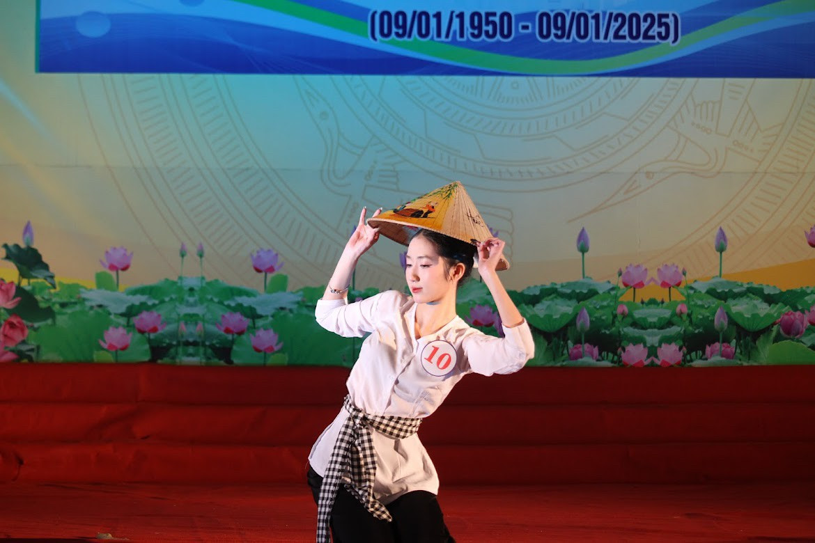 Nữ sinh ngày càng phát triển tại quê nhà. anh-6.jpg