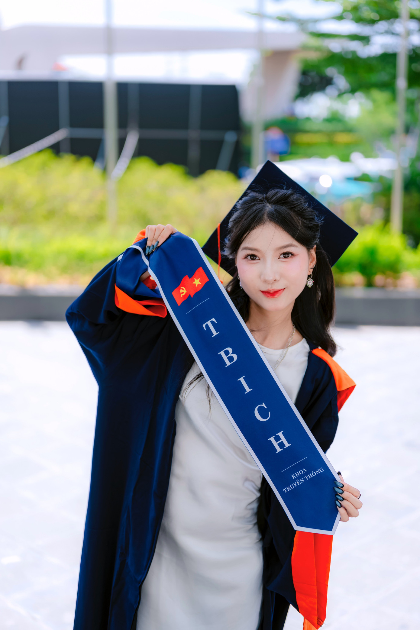 Trịnh Thị Bích trong lễ tốt nghiệp. trinh-thi-bich-1-anh-dau-bai.jpg