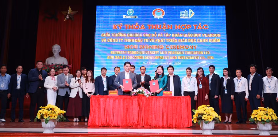 Nhà trường ký kết hợp tác công ty TNHH Đầu tư và phát triển giáo dục Cánh Buồm – Tập đoàn Giáo dục Pearson.