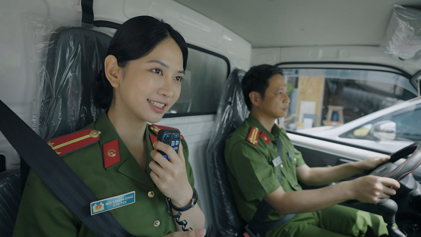 "Tôi học được cách lắng nghe và thấu hiểu nhân dân từ vai diễn này," Lê Bống chia sẻ khi đảm nhận vai Hương 01.jpg