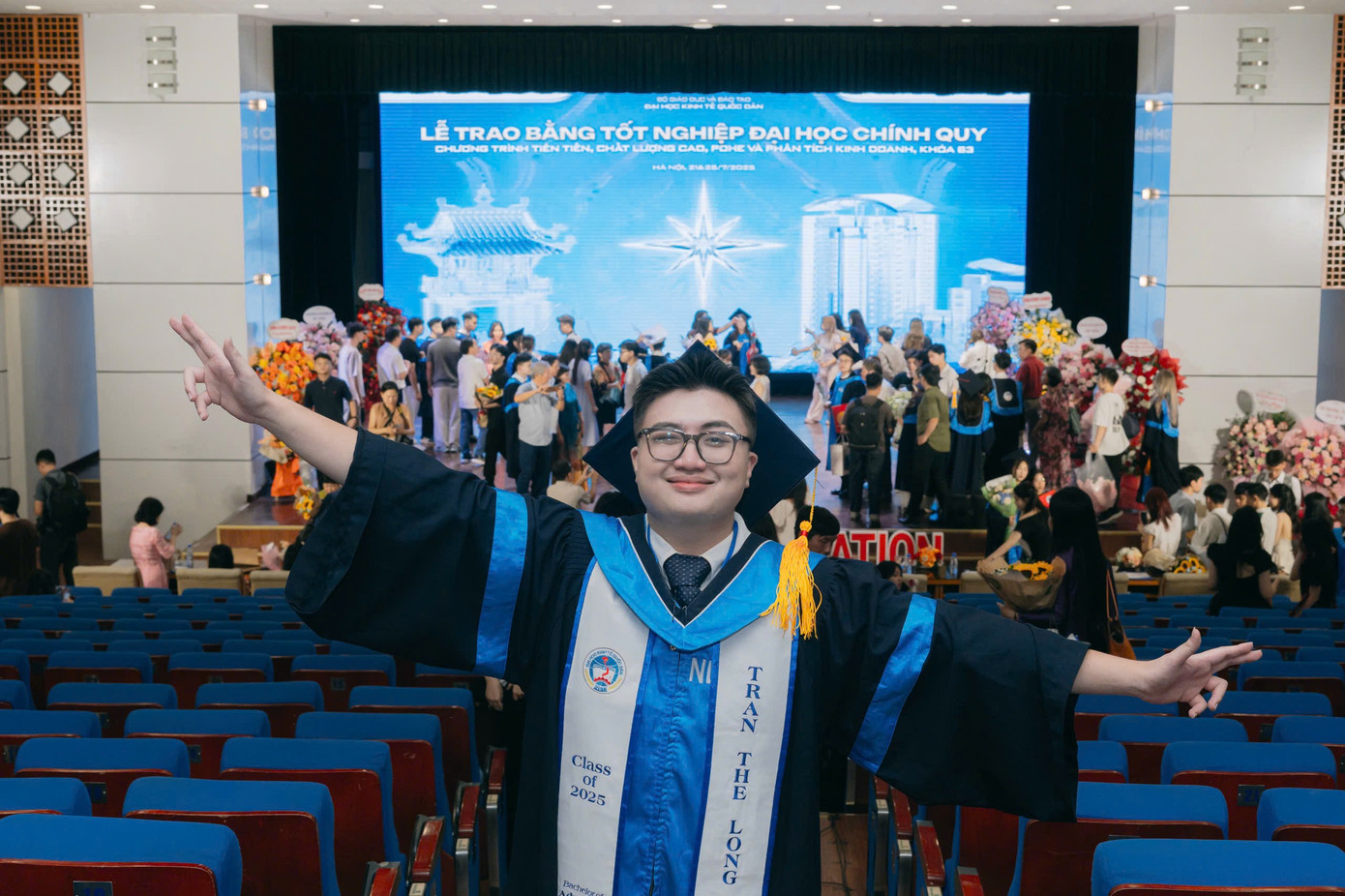 Trần Thế Long trong lễ tốt nghiệp - dấu ấn trưởng thành của một Đảng viên trẻ gắn bó với phong trào sinh viên. anh-4.jpg