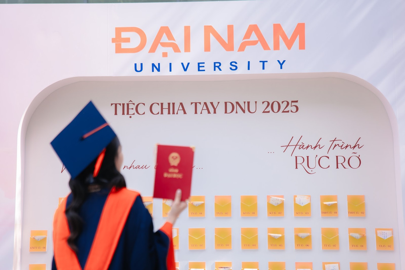 Vượt qua mọi định kiến, Đào Trần Bảo Ngọc chứng minh rằng khi dám chọn lối đi riêng, đam mê sẽ dẫn lối. Vượt qua mọi định kiến, Đào Trần Bảo Ngọc chứng minh rằng khi dám chọn lối đi riêng, đam mê sẽ dẫn lối.