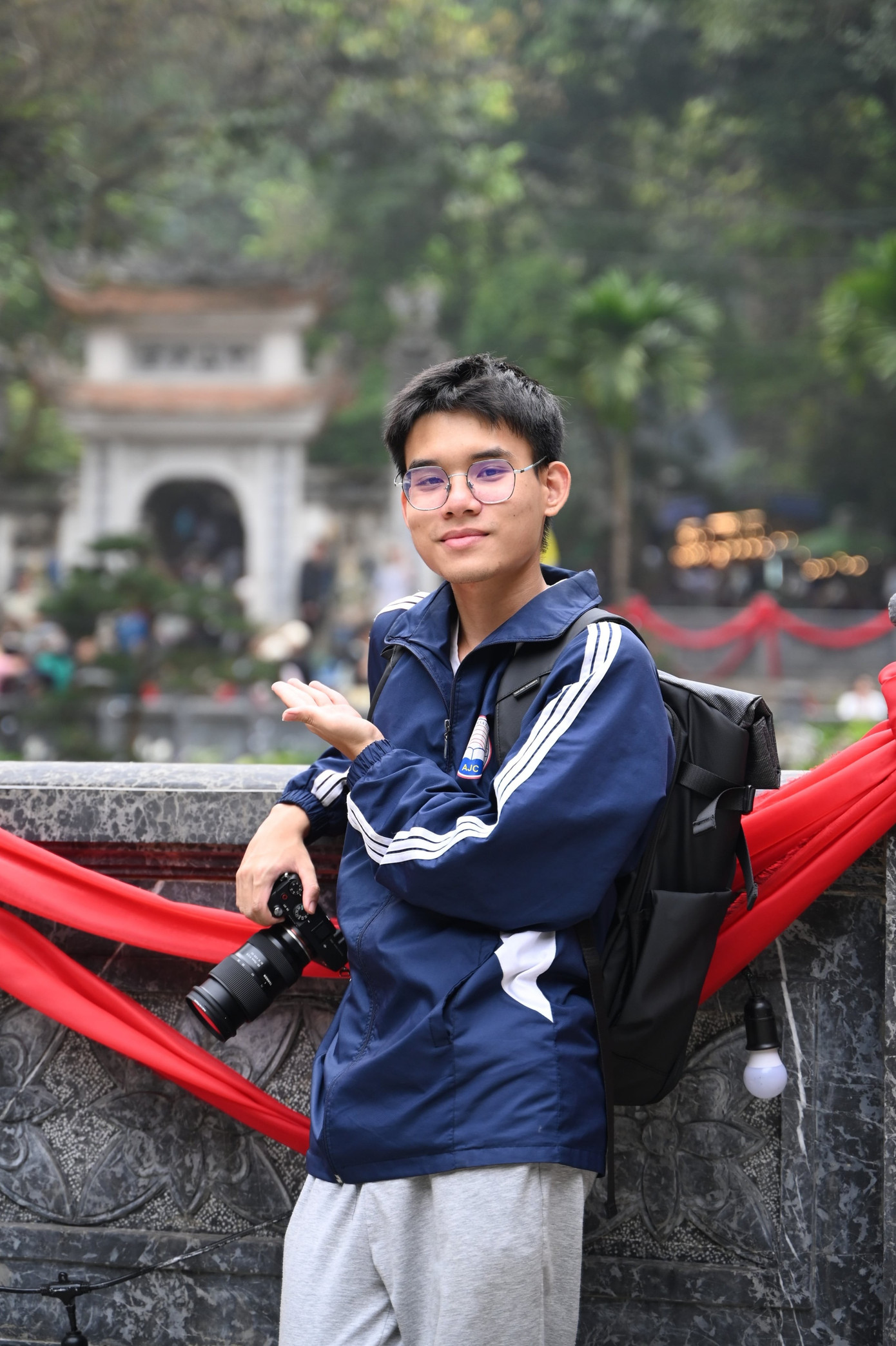 Quân với “phiên bản” trưởng thành của bản thân khi bước chân vào cánh cổng đại học quan-voi-phien-ban-truong-thanh-cua-ban-than-khi-buoc-chan-vao-canh-cong-dai-hoc.jpg