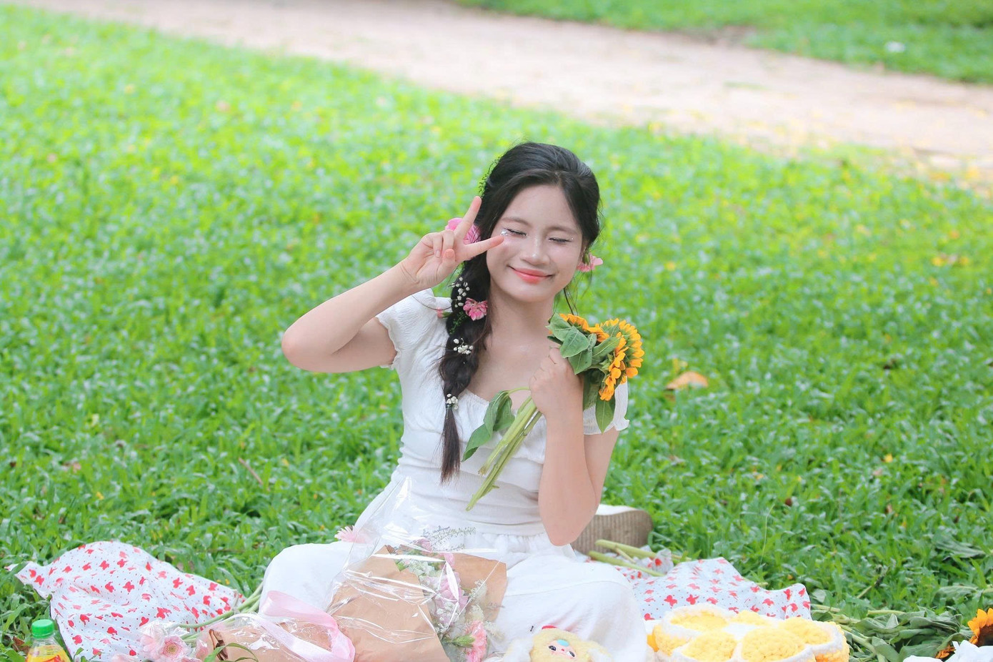 “Đề mở nhưng không dễ – nó buộc em phải nhìn nhận Tổ quốc bằng một trái tim công bằng và bao dung với mọi miền quê hương” Diệu Nhi chia sẻ z6810409792674-1c332df3cc94d987ab6b866b9e818a39.jpg