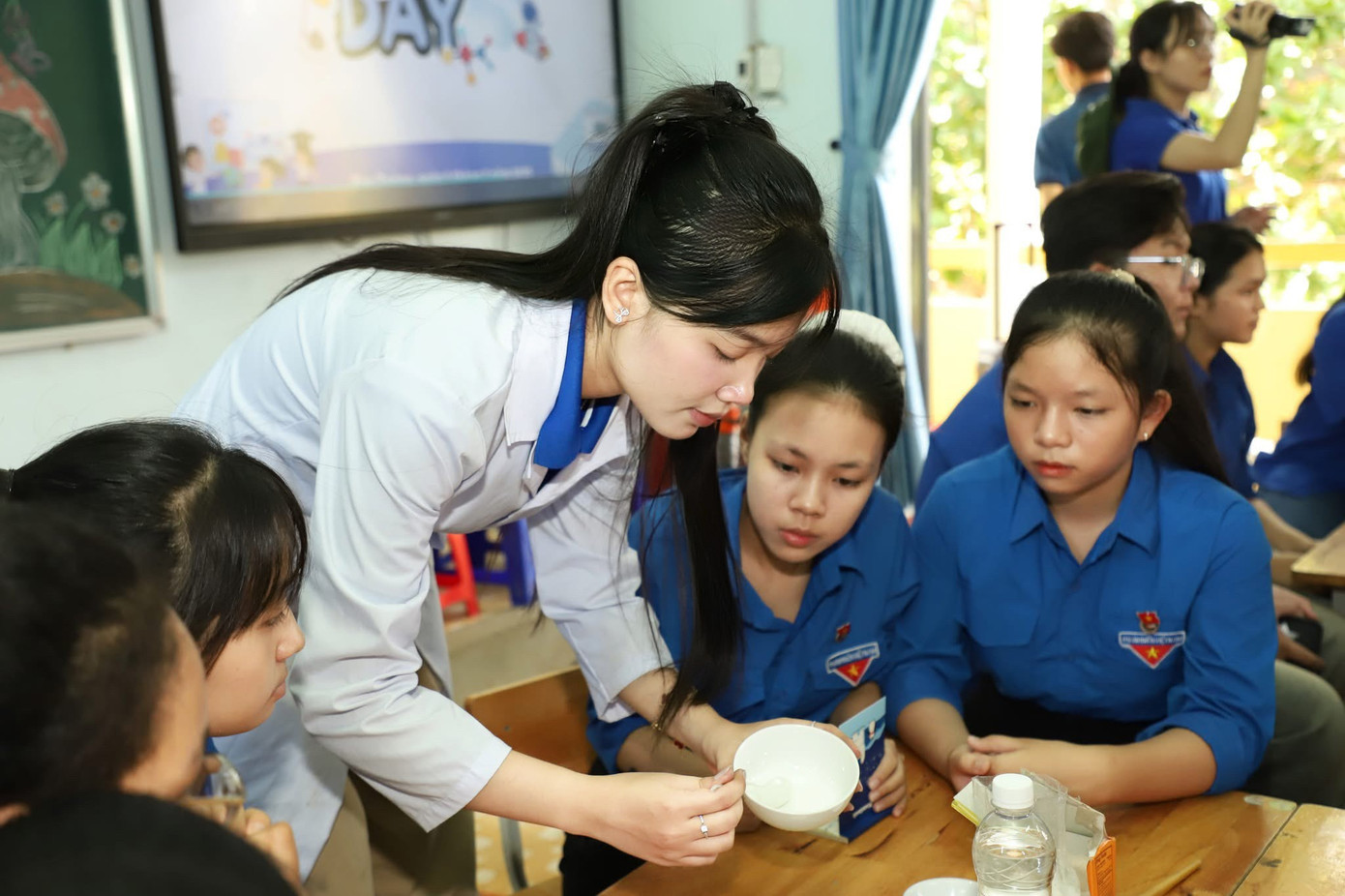 Chiến sĩ Mùa hè xanh thực hiện nhiệm vụ tại địa bàn. anh-1.jpg