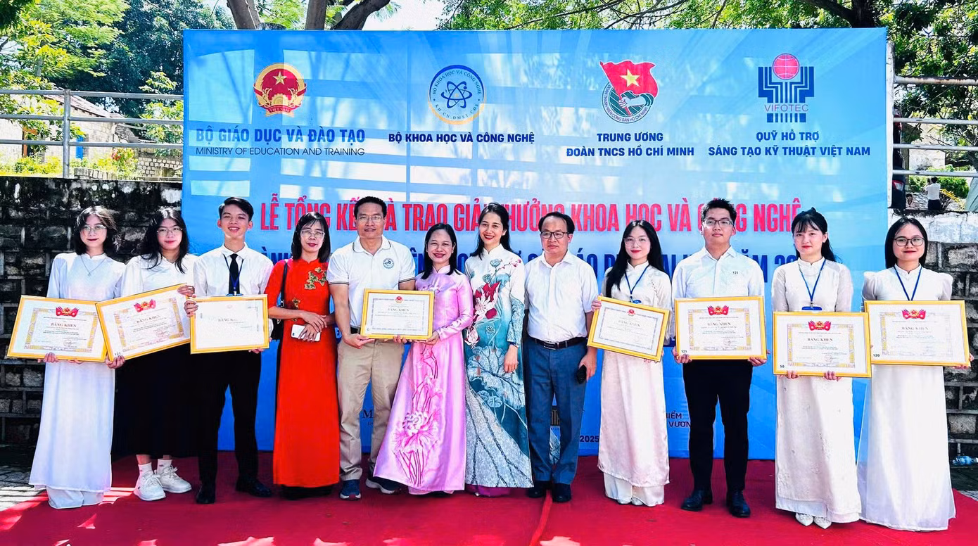2aoboqxc6bsfnzbcvsfatruaeznwd1jogj0c1vhw.jpg