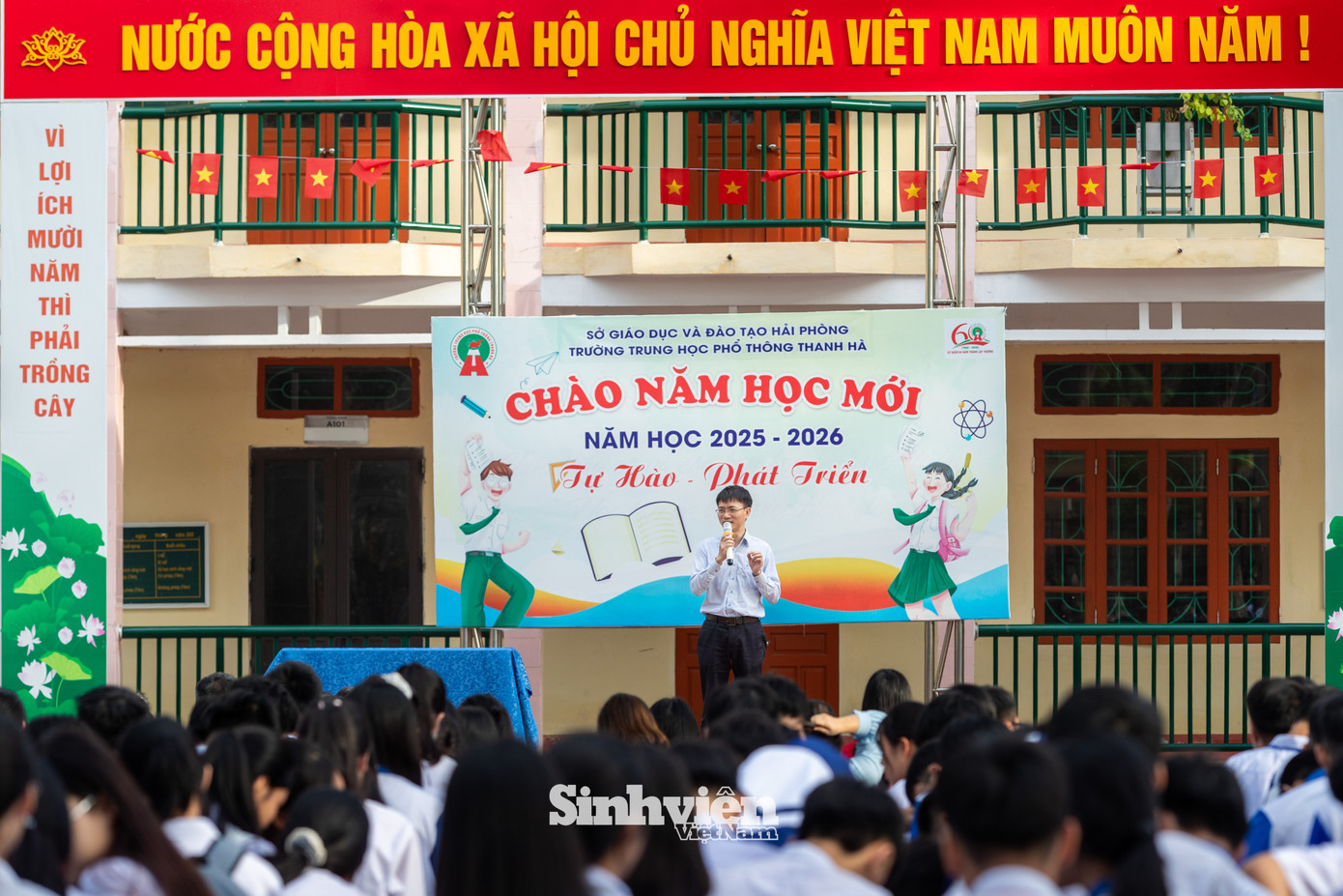 Anh Nguyễn Tuấn Anh cũng gửi lời cảm ơn tới Ban Giám hiệu Trường THPT Thanh Hà và chúc các thí sinh bình tĩnh, tự tin để đạt kết quả tốt nhất.