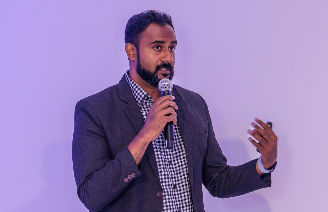 Tiến sĩ Surendheran Kaliyaperumal, giảng viên ngành Truyền thông số tại RMIT Việt Nam, cho rằng giáo dục thiết kế có thể trở thành công cụ mạnh mẽ bảo tồn ký ức văn hóa trong kỷ nguyên số. (Ảnh: NVCC)