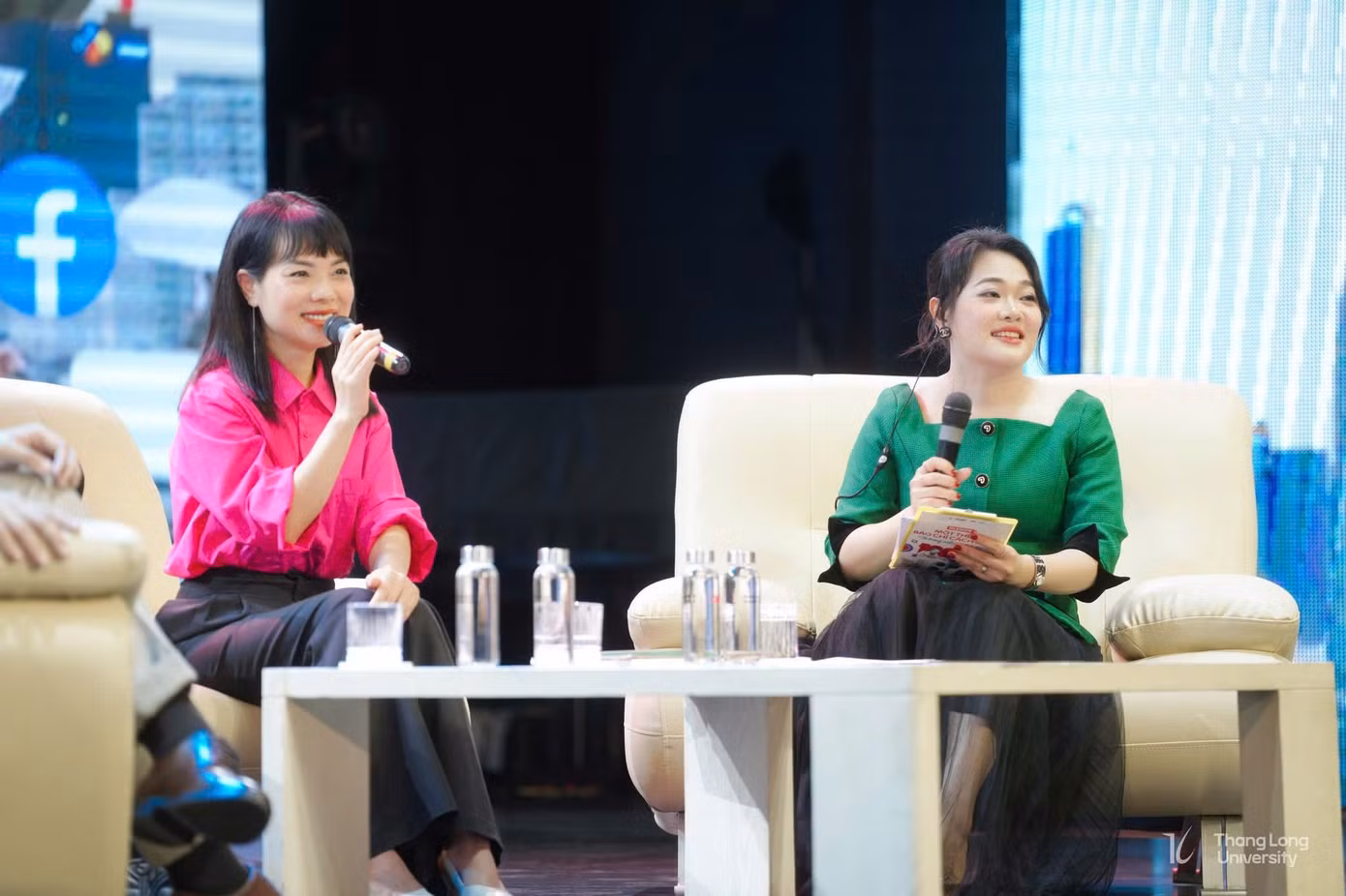 co-thuy-duong-trong-buoi-talk-show-mot-the-ky-bao-chi-cach-mang-tu-trang-viet-den-thoi-dai-so.jpg