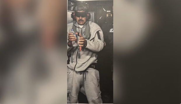 Tổng thống Mỹ Trump công bố ảnh Tổng thống Venezuela Maduro bị bịt mắt