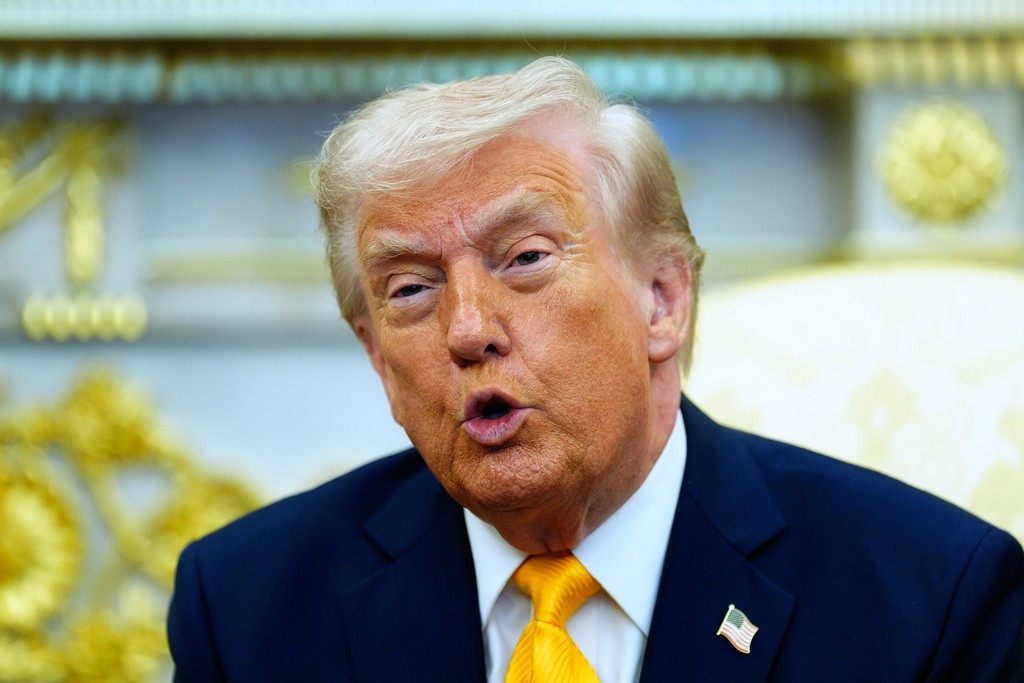 Tổng thống Mỹ Trump yêu cầu Israel dừng tấn công cơ sở năng lượng Iran