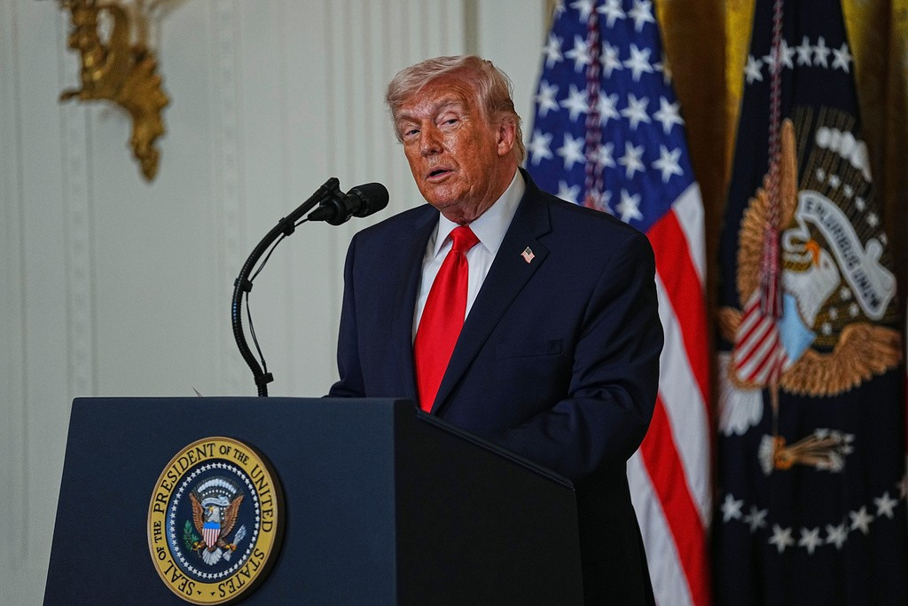 Tổng thống Mỹ Trump nói với G7 rằng Iran"sắp đầu hàng"