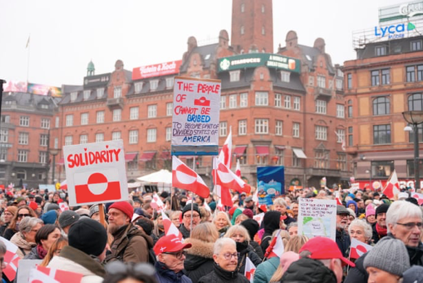 Hàng nghìn người biểu tình ở Đan Mạch yêu cầu Mỹ để Greenland yên