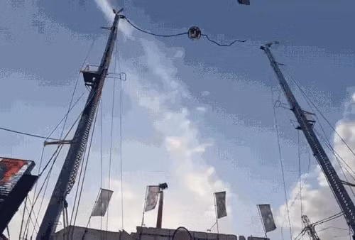 Hãi hùng cảnh tượng người văng lên không trung khoảng 90 mét với tốc độ 160 km/h