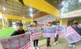 Học sinh vùng cao được tuyên truyền phòng tránh tai nạn bom mìn