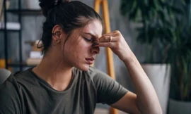 Vì sao cứ ngừng uống café lại đau đầu dữ dội?