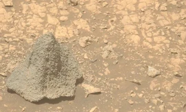 Phát hiện hòn đá hình chiếc mũ bí ẩn trên sao Hỏa