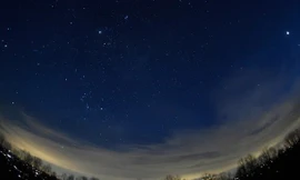 Một "cuộc diễu hành" gồm sáu hành tinh, trong đó bốn hành tinh có thể nhìn thấy bằng mắt thường, sẽ được nhìn thấy vào tháng 8 này. (Ảnh: Peter Zay/Anadolu)