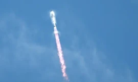 Tên lửa khổng lồ của SpaceX được phóng thành công sau hàng loạt sự cố nổ tung