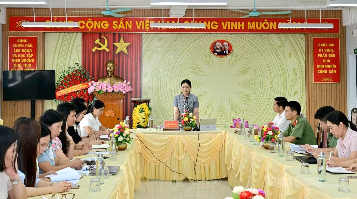 lamvientrungchuyen.jpg
