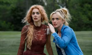 Ready or Not 2: Cô dâu xui xẻo trở lại chơi trốn tìm, hồi hộp và rất giải trí