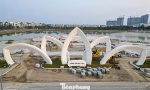 Diện mạo công viên gần 300 tỷ đồng với cổng hoa sen 5 cánh ở Hà Nội