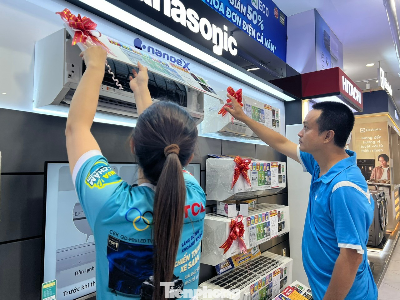 Máy lạnh có nhiều tính năng như tiết kiệm điện, lọc không khí và đang được giảm giá sâu thu hút sự quan tâm của người tiêu dùng tp-may-lanh-uyen-phuong-21.jpg