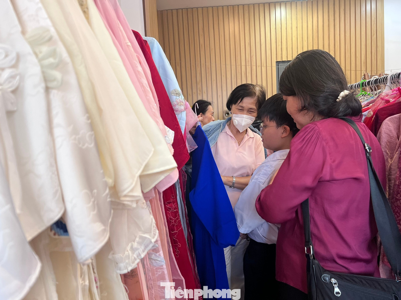 tp-ao-dai-uyen-phuong-6.jpg