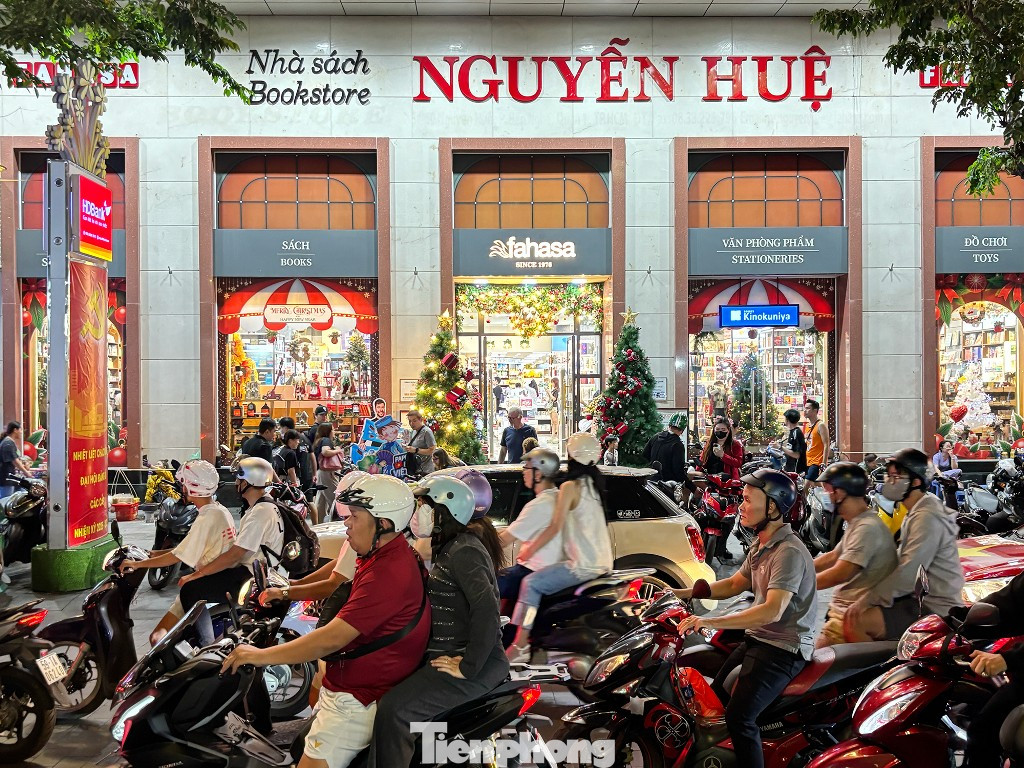 tp-no-el-uyen-phuong-11.png