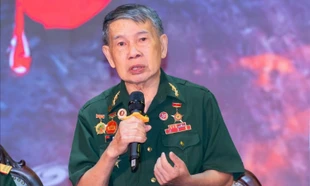 Cựu chiến binh rơi nước mắt khi xem thước phim về cuộc chiến 81 ngày đêm tại Thành cổ Quảng Trị