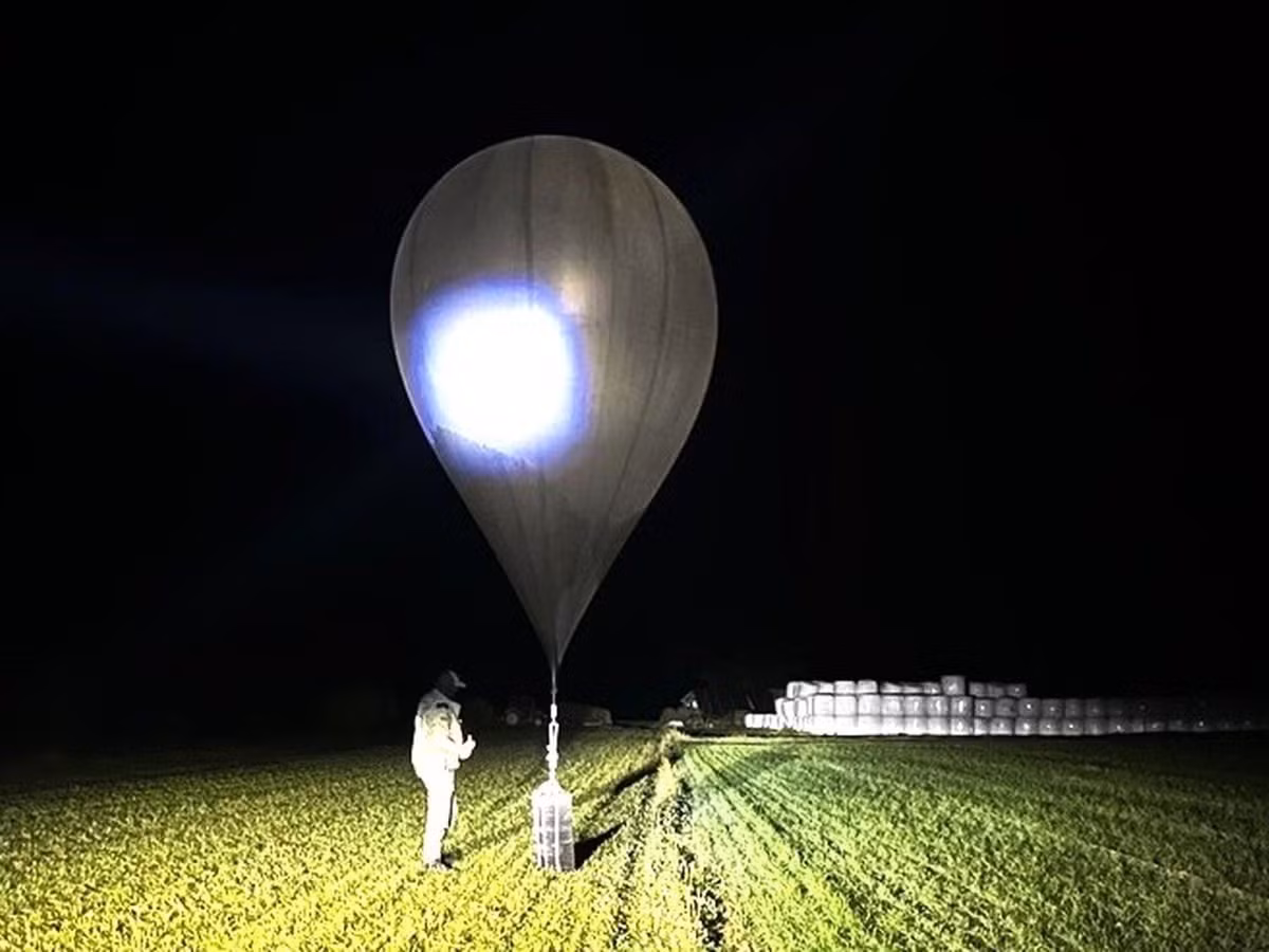 lithuania-airport-balloons-30317-11zon.jpg