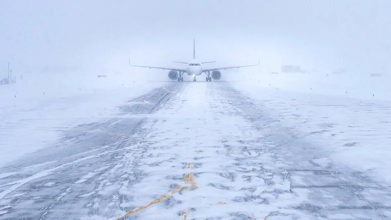 brutal-snowstorm-cripples-us-air-travel-11zon.jpg