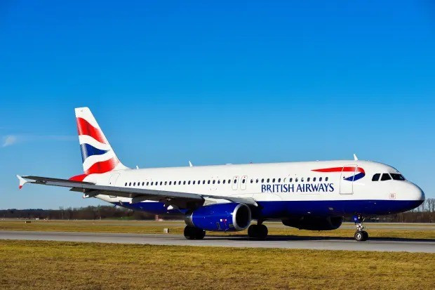 Chuyến bay BA2203 của hãng British Airways phải hạ cánh khẩn cấp sau khi phi hành đoàn phát hiện mùi khói lạ và chất độc trong khoang hành khách. british-airways-11zon.jpg