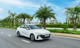 Nhiều mẫu xe ăn khách tiếp tục được giảm giá để kích cầu