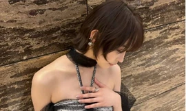 Sara Minami thu hút sự chú ý tại một liên hoan phim, khoe vòng 1 gợi cảm