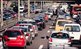 Châu Âu xem xét điều chỉnh lệnh cấm ô tô động cơ đốt trong