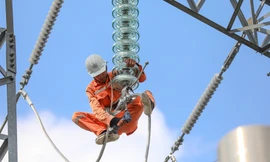 Mất điện 6 lần/đêm, gia đình kéo nhau ra khách sạn ngủ tốn cả triệu đồng