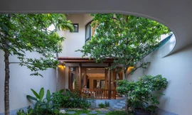 Nhà mái ngói lưu giữ “nếp nhà xưa” trong phố ở Nghệ An 