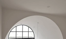 'Ốc đảo trắng' 67m2 đón ánh sáng giữa đô thị chật hẹp