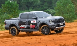 140 vận động viên tham gia đua ô tô địa hình tại Hà Nội