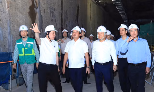Bí thư Hà Nội yêu cầu tuyến metro ngầm đầu tiên của Thủ đô hoàn thành cuối năm 2027
