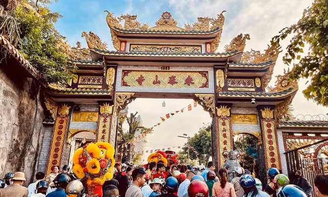 Học Hán Nôm: Giới trẻ chỉ thích đọc bia, viết sớ, hay đi cúng?