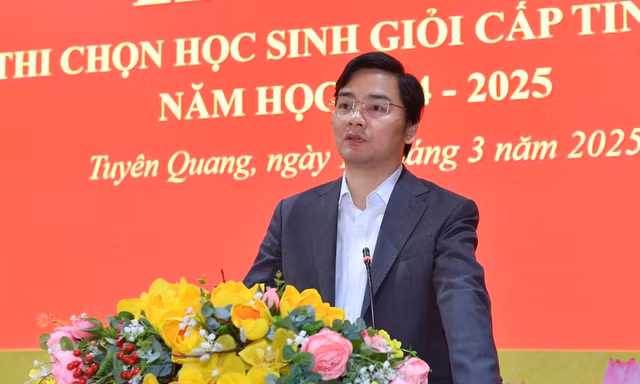 Tạm đình chỉ công tác đối với Giám đốc Sở Giáo dục và Đào tạo tỉnh Tuyên Quang