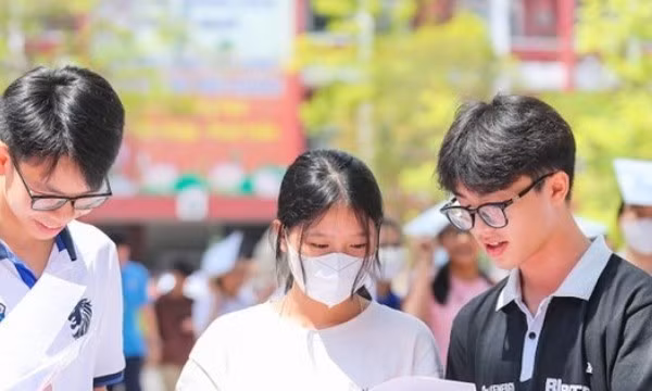 Phổ điểm tiếng Anh đẹp: Vì sao lại thấy bất ổn và đáng lo?