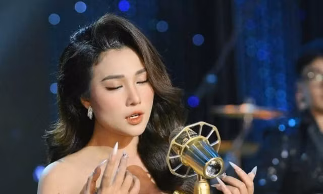 Ca sĩ Phương Diễm Huyền chuyên dòng bolero vừa bị khởi tố