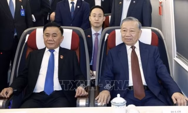 Tổng Bí thư, Chủ tịch nước Tô Lâm đi tàu cao tốc thăm Nam Ninh, Trung Quốc