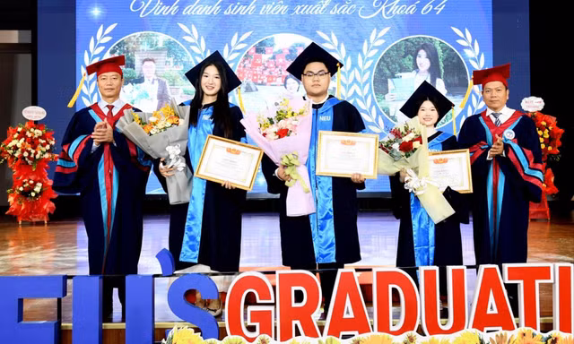 Sinh viên Đại học Kinh tế Quốc dân trong lễ tốt nghiệp vừa qua Ảnh minh họa: CTV 
