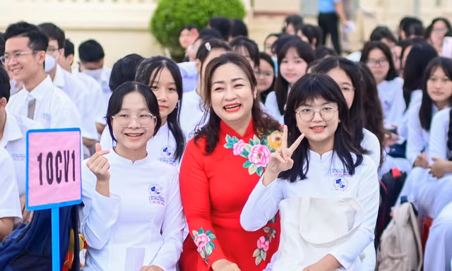 Giáo viên TPHCM sẽ nhận hàng chục triệu đồng dịp Tết, cao nhất gần 100 triệu
